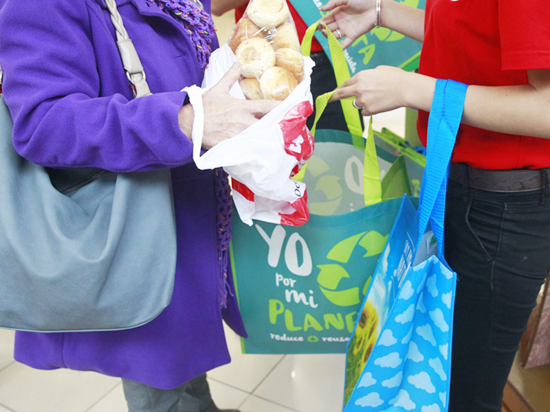 Tiendas y supermercados cobrarÃ¡n por cada bolsa de plÃ¡stico que entreguen 