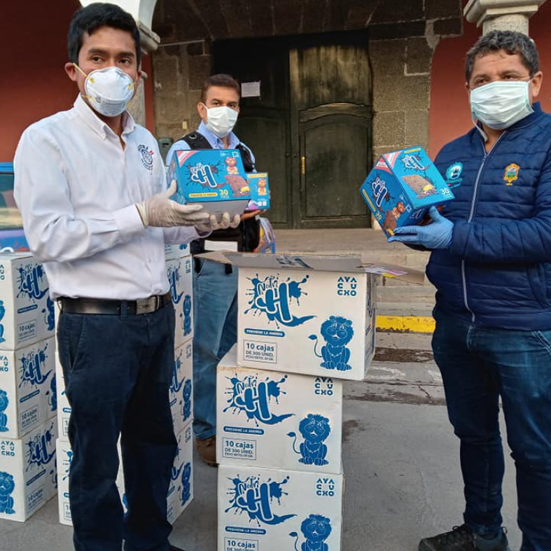 Solidaridad: Julio Garay donÃ³ 3000 galletas Nutri H en Ayacucho